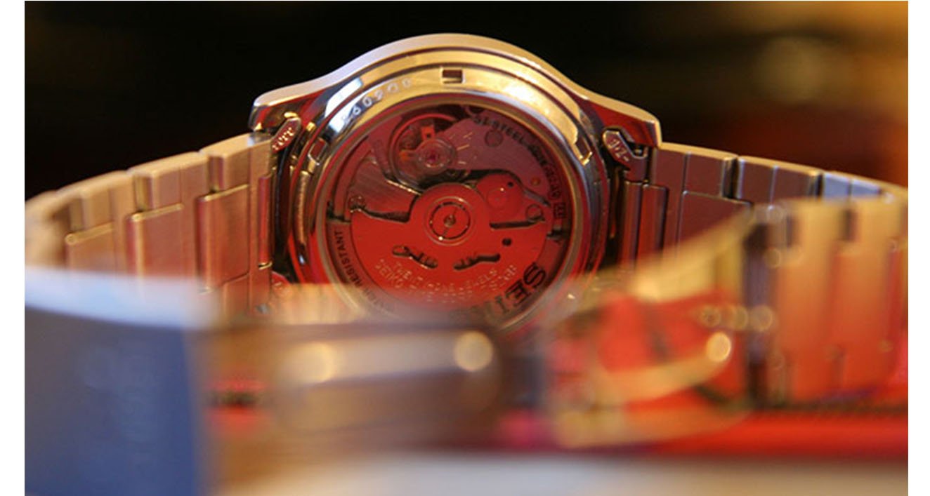 đồng hồ seiko 5 case back