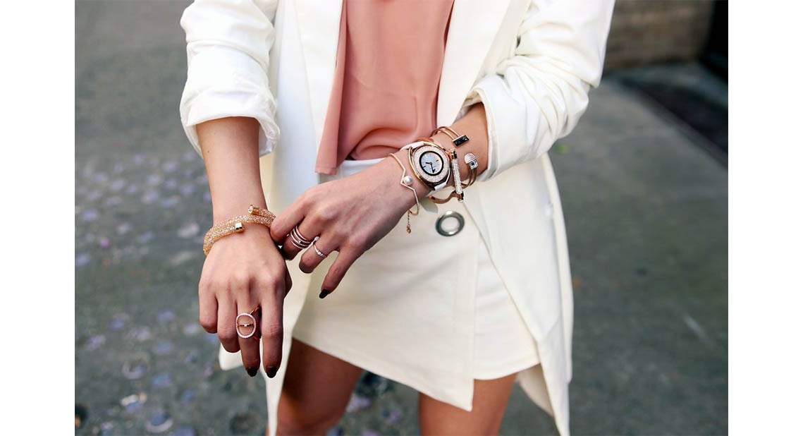Đồng hồ đeo tay cho bạn nữ có phong cách nhẹ nhàng, nữ tính