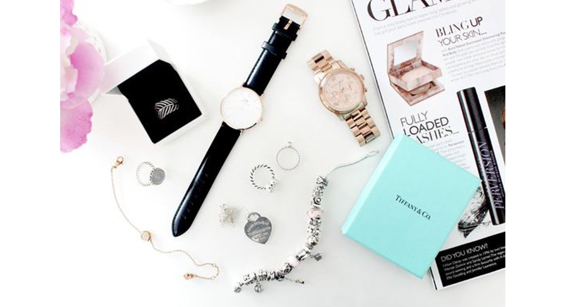 Đồng hồ đeo tay cho bạn nữ có phong cách nhẹ nhàng, nữ tính