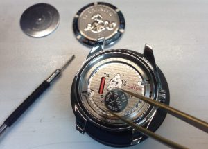 7 nguyên nhân thường gặp khiến đồng hồ chạy nhanh hoặc chậm