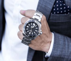 Bí kíp làm sạch vết gỉ sét đồng hồ cực hiệu quả