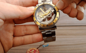 Đồng hồ Automatic có cần lên dây cót không, cách làm như thế nào?