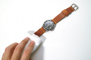 Bạn có biết những mẹo vệ sinh đồng hồ tại nhà vô cùng hữu ích?