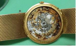 Nguyên nhân khiến đồng hồ bị vô nước, bị hấp hơi nước và cách xử lý